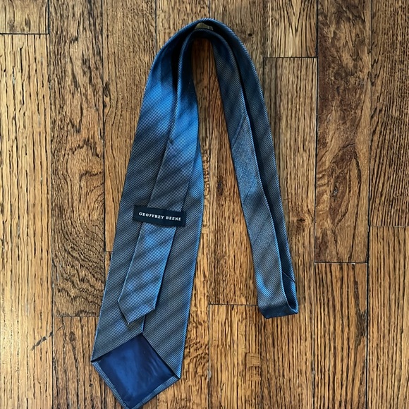 Geoffrey Beene Blue Grey Men’s Striped Silk Neck Tie. Excellent condition - Picture 2 of 4